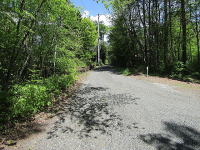 �~�n�ɐڂ��铹�H