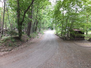 �~�n�ɐڂ��铹�H