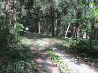 �~�n�ƕ~�n�ɐڂ��铹�H